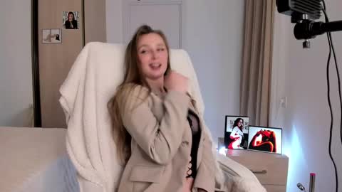 Snapshot of charlottawells chatting on 11-13-25, 03:11 CharlottaWells online show from 11-13-25, 03:11