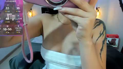 Snapshot of charlotte__benett chatting on 06-26-26, 05:56 Charlotte online show from 06-26-26, 05:56