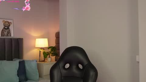 charlotte  grey online show from 07-25-26, 08:17
