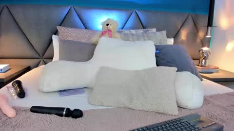 Charlotte online show from 02-12-25, 03:38