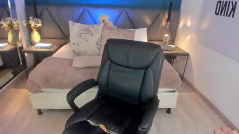 Charlotte online show from 02-18-25, 02:27