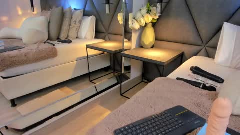 Charlotte online show from 02-24-25, 01:42