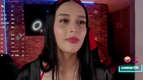 Snapshot of charlotte_greys chatting on 05-03-26, 01:00 Charlotte online show from 05-03-26, 01:00