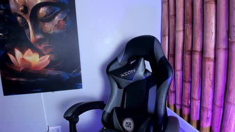 CHARLOTTE  online show from 03-25-26, 05:41