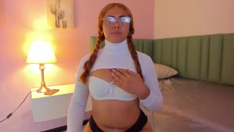 Snapshot of charlotte_rea chatting on 10-12-25, 03:27 Charlotte online show from 10-12-25, 03:27