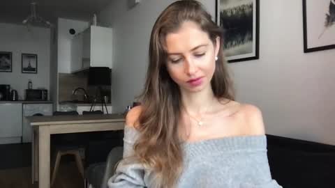 Charlotte Roche online show from 09-11-25, 01:44