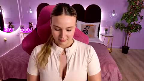 charlotteatwood online show from 06-22-26, 04:04