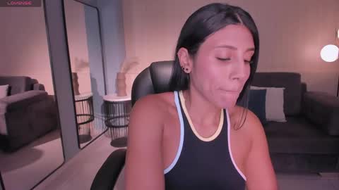 Snapshot of charlottecox_ chatting on 05-10-26, 02:50 Charlotte online show from 05-10-26, 02:50