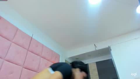 Snapshot of charlottee17 chatting on 03-06-25, 01:46 ANDRE online show from 03-06-25, 01:46