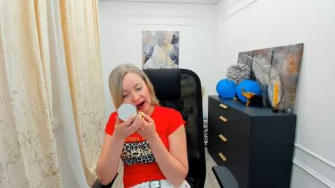 Snapshot of charlottekerti chatting on 05-31-26, 06:09 Charlotte online show from 05-31-26, 06:09