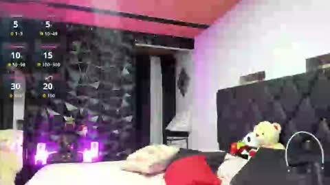 Snapshot of charlottemeyerr chatting on 10-22-25, 01:06 charlot online show from 10-22-25, 01:06