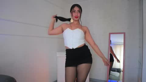 Snapshot of charlotterusso chatting on 11-27-25, 12:51 Lauren Rus online show from 11-27-25, 12:51