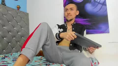 Snapshot of charly_fenix chatting on 10-31-25, 01:06 Charly online show from 10-31-25, 01:06