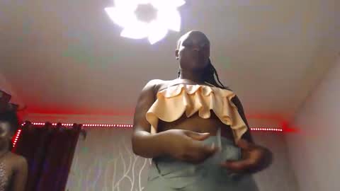 Snapshot of charming_zoe chatting on 11-29-25, 04:32 Zoe online show from 11-29-25, 04:32