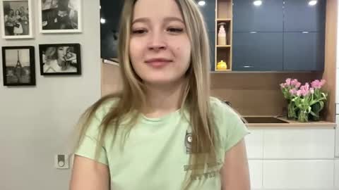 Sarah online show from 03-12-25, 12:04