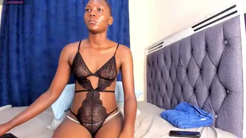 Snapshot of charmylexy chatting on 10-17-25, 02:37 lexy online show from 10-17-25, 02:37