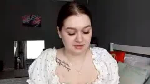 Snapshot of chastityschirmer chatting on 06-10-26, 07:40 Emma online show from 06-10-26, 07:40
