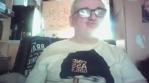Snapshot of chatubatelee555 chatting on 05-18-26, 12:22 lee online show from 05-18-26, 12:22