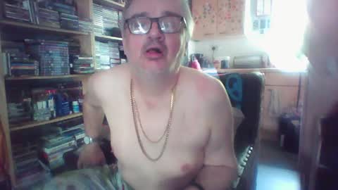 Snapshot of chatubatelee555 chatting on 06-18-26, 12:31 lee online show from 06-18-26, 12:31