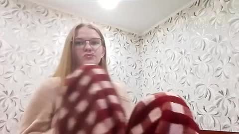 Snapshot of chauknispel chatting on 05-05-26, 10:29 Olivia online show from 05-05-26, 10:29