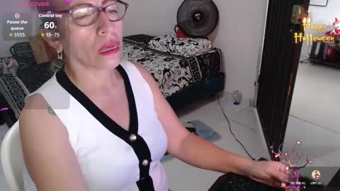 CHAYLA VICTORIA RUIZ  online show from 10-27-25, 08:02