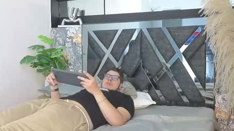   online show from 01-07-26, 03:53