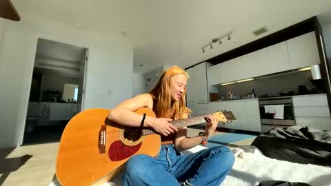 chellybear101 online show from 03-08-26, 05:28