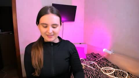 Snapshot of chelsyluxex chatting on 07-07-26, 10:08 Chelsy Luxe online show from 07-07-26, 10:08