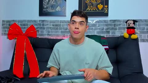 Snapshot of chepe_fit chatting on 12-31-24, 12:11 chepe vause online show from 12-31-24, 12:11