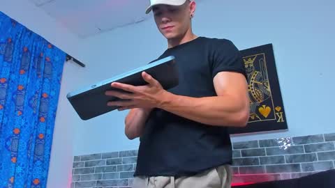 Snapshot of chepe_fit chatting on 02-07-25, 04:27 chepe vause online show from 02-07-25, 04:27