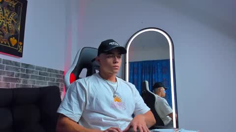 Snapshot of chepe_fit chatting on 02-23-25, 02:07 chepe vause online show from 02-23-25, 02:07