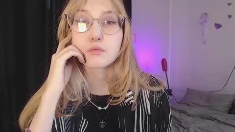 Snapshot of cherry_hazzze chatting on 02-09-26, 06:39 Cheryl online show from 02-09-26, 06:39