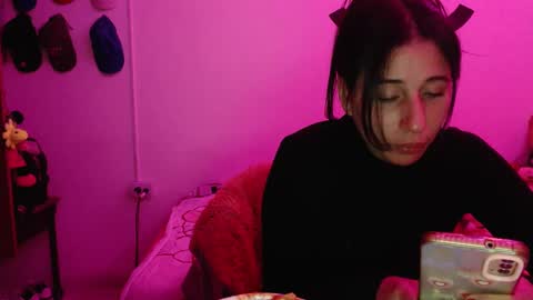 Snapshot of cherry_hc chatting on 01-28-25, 05:00 Nezumy Rey online show from 01-28-25, 05:00