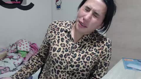 Snapshot of cherry_hc chatting on 10-11-25, 02:44 Nezumy Rey online show from 10-11-25, 02:44