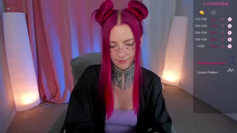 Snapshot of cherry_roxy chatting on 01-24-25, 08:32 Roxy online show from 01-24-25, 08:32