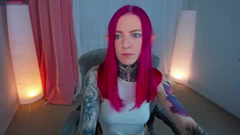 Snapshot of cherry_roxy chatting on 02-21-25, 08:27 Roxy online show from 02-21-25, 08:27