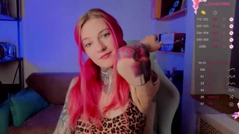 Snapshot of cherry_roxy chatting on 10-16-25, 09:05 Roxy online show from 10-16-25, 09:05