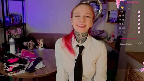 Snapshot of cherry_roxy chatting on 10-19-25, 09:15 Roxy online show from 10-19-25, 09:15
