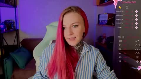 Snapshot of cherry_roxy chatting on 10-25-25, 09:09 Roxy online show from 10-25-25, 09:09
