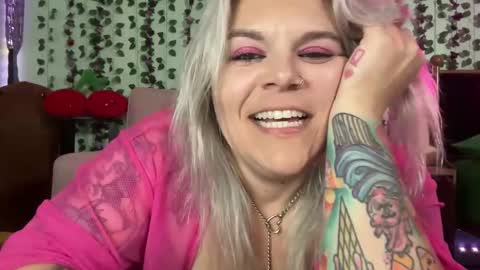 Snapshot of cherryb0mbb0mb chatting on 05-31-26, 06:10 CherryBombBomb online show from 05-31-26, 06:10
