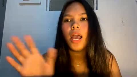 Snapshot of cherrynovax chatting on 05-29-26, 02:42 Bella online show from 05-29-26, 02:42