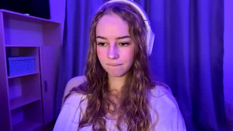 Evie online show from 10-31-25, 06:25