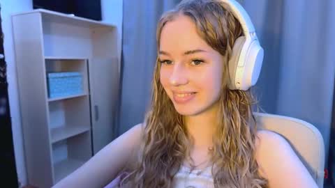 Evie online show from 11-04-25, 11:20