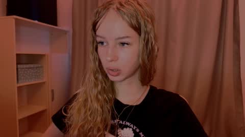 Evie online show from 11-24-25, 09:20