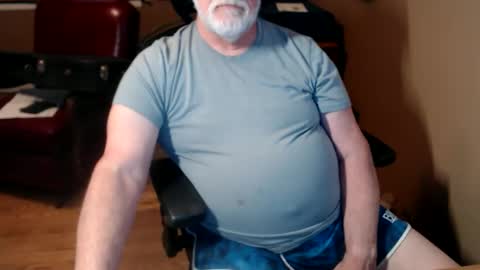 Snapshot of chgodad chatting on 05-10-26, 12:05 chgodad online show from 05-10-26, 12:05