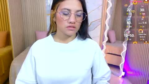 Snapshot of chiara_tay chatting on 06-18-26, 11:58 Chiara online show from 06-18-26, 11:58