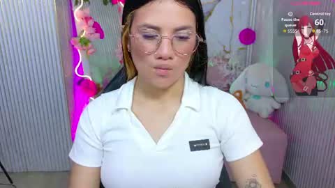 Snapshot of chiara_tay chatting on 06-25-26, 11:37 Chiara online show from 06-25-26, 11:37