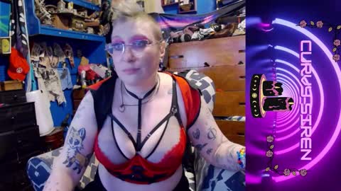 CurvySiren online show from 12-17-25, 03:45