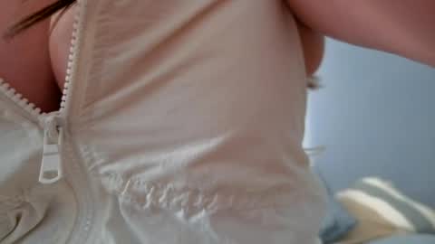 Snapshot of chillwithcamii chatting on 07-17-26, 10:00 yoursensualparadise online show from 07-17-26, 10:00