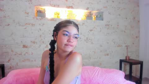 Snapshot of chloe_cortez chatting on 05-23-26, 10:19 chloe online show from 05-23-26, 10:19